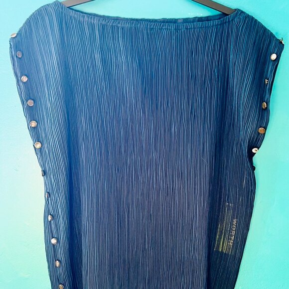 Size S - WORTH NEW YORK Blue Micro-Pleated Blouse - Gorgeous Button Details - Picture 1 of 7